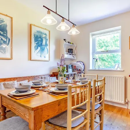 3 Bed In Oc-ds967 * Hawes